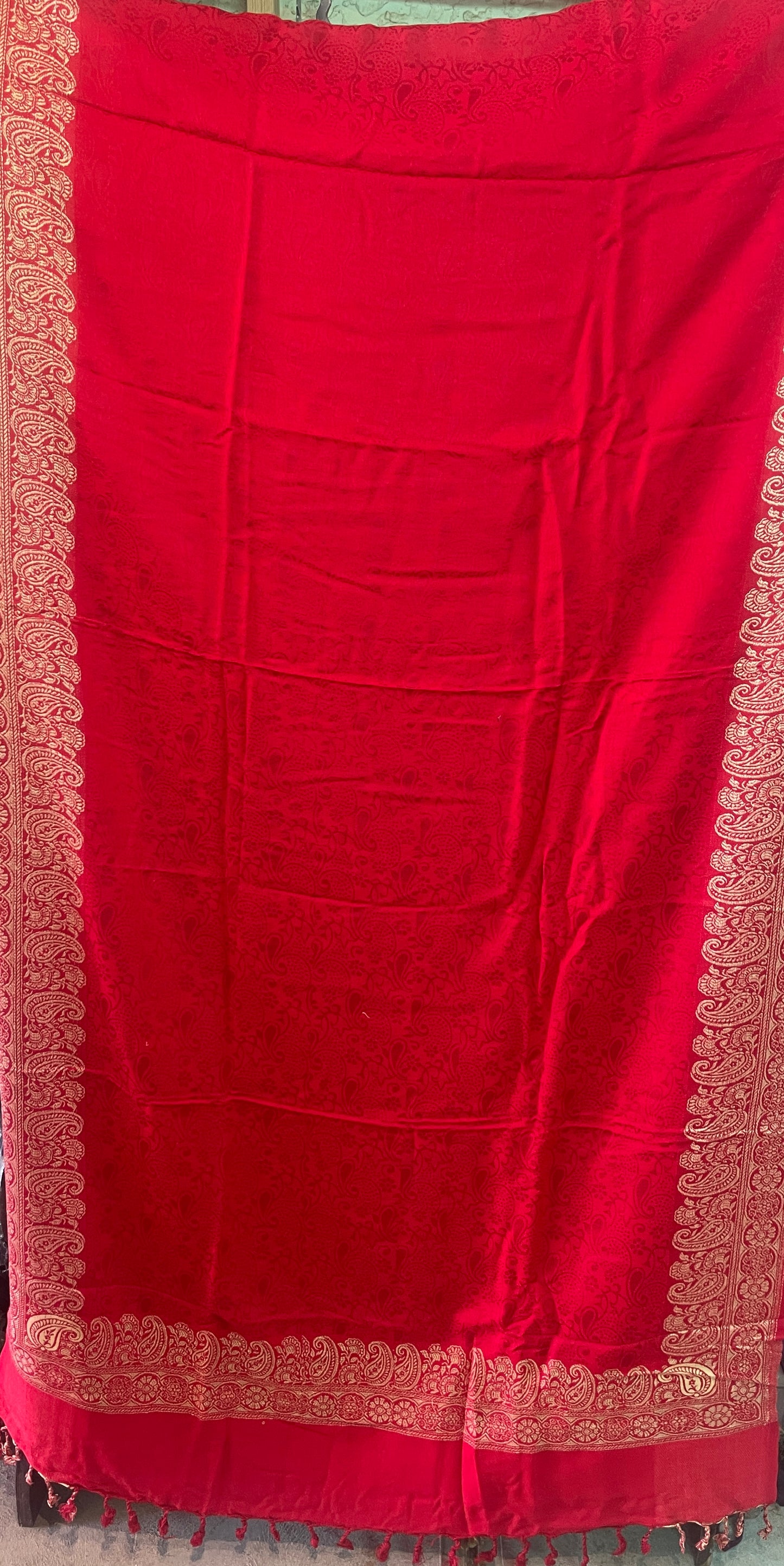 Red color border and self print shawl(11)